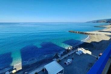 בית מלון כפרי Sea Palace