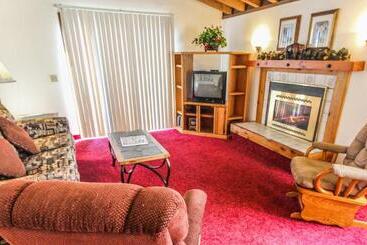 בית מלון כפרי Timbers At Island Park