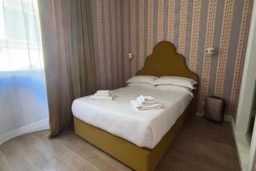 בית מלון כפרי Townhouse Condotti 29