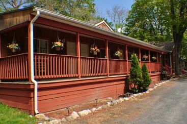 Отель Valley Brook Inn & Cottages