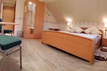 호스텔 Gasthof & Pension Erlengrund