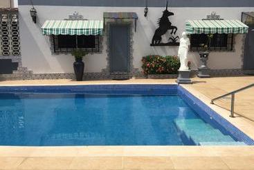 فندق Hôtel De La Licorne