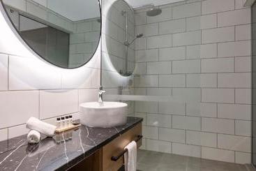 هتل Room @ 89 Courtenay Place
