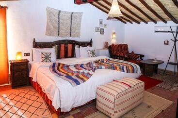 تختخواب و صبحانه Dune House