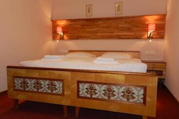 Отель Locus Malontina