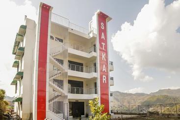 فندق Oyo 30488 Satkar