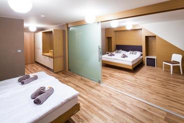 بنسيون Resort Líšenský Dvůr