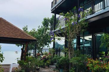 Курорт Dee Dee Sea Front