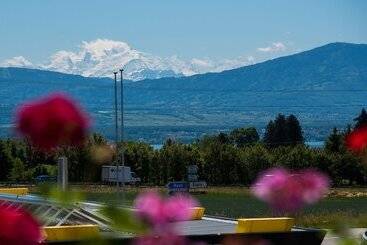 Отель The Bowling