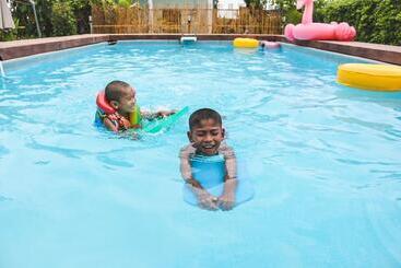 فندق Bluemoon Riverside Resort