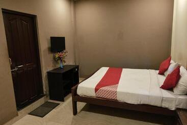 Отель Chalil Residency