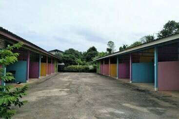 فندق First First Inn