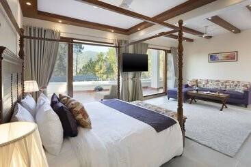 فندق Suryavilas Luxury Resort & Spa