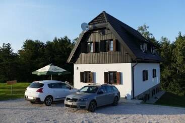 פנסיון Plitvice Lakes Villa Mija