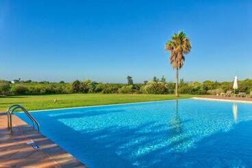 アパートホテル Colina Verde Resort