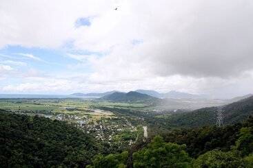 هتل Cairns Beach Resort