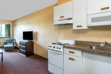 هتل Days Inn & Suites By Wyndham Groton Near The Casinos