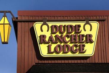 هتل Dude Rancher Lodge