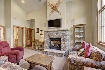 酒店 Mountain Thunder Lodge