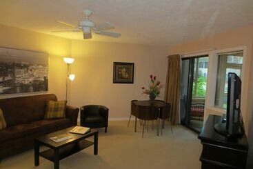 Отель Pointes North Inn Charlevoix