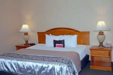 فندق Ramada By Wyndham Olympia
