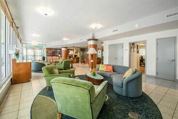 هتل Solara Surfside Resort