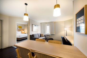 ホテル Sonesta Simply Suites Jersey City