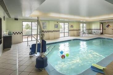 בית מלון כפרי Springhill Suites By Marriott Charlotte Airport