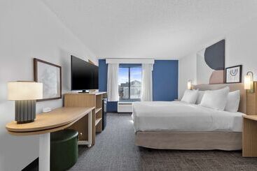 هتل Spark By Hilton Greensboro