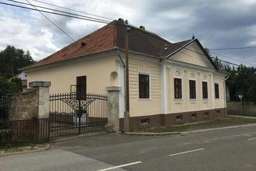 ベッドアンドブレックファースト Király Panzió