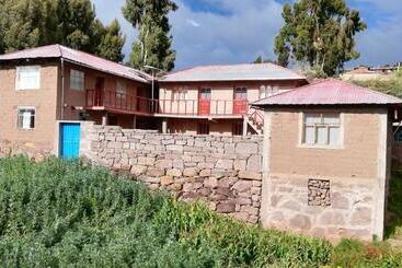 ベッドアンドブレックファースト Taquile Hospedaje Mario