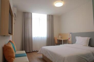 בית מלון כפרי 7days Inn Qinzhou Niannianfeng Plaza Xiangyang Street Branch