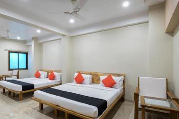 Capital O 66898 Hotel Temple View