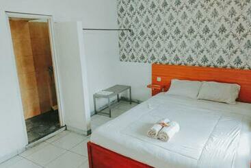 هتل De Luck Homestay Near Alun Alun Sidoarjo Mitra Reddoorz