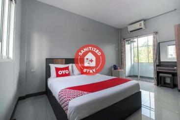 Hotelli Oyo 715 Apartment Khunpu