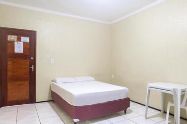 בית מלון כפרי Oyo Pousada Tropical