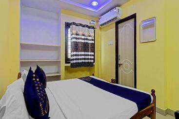 Отель Spot On 73434 Sharavana Lodge