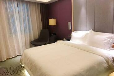 Lavande Hotel Turpan Grand Cross