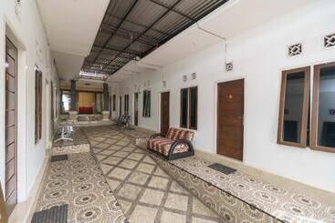 פנסיון Reddoorz Syariah @ Mora Garden Bungo