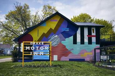 فندق صغير Drake Motor Inn