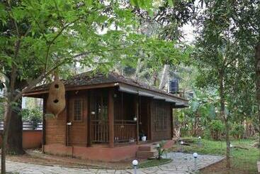 مبيت وإفطار Green Chromide River View Wooden House