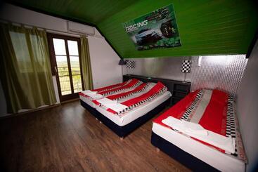 مبيت وإفطار Kamarás Ring House