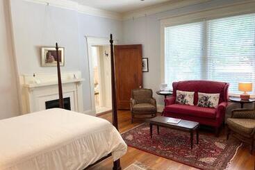 Gillen House Bed And Breakfast