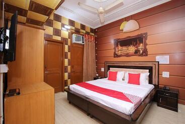 ホテル Ess Enterprises