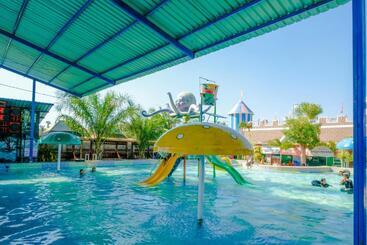 בית מלון כפרי Spot On 1958 Asembagus Family