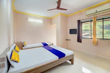 فندق Spot On 63612  S Food Park