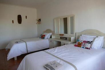 פנסיון Adonsonia Lodge