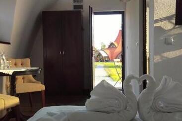 ペンション Hunnia   Huntanya