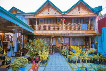 Общежитие Aquarius   Port Barton