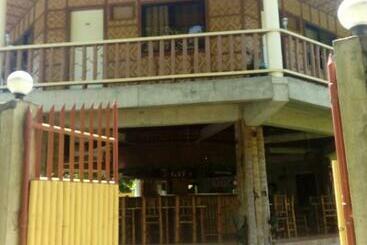 הוסטל Greenhut Pension & Bar